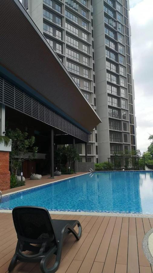 Stayje Putrajaya, 5 Minutes To Ioi City Mall, Wifi , Netflix, Free Parking Экстерьер фото